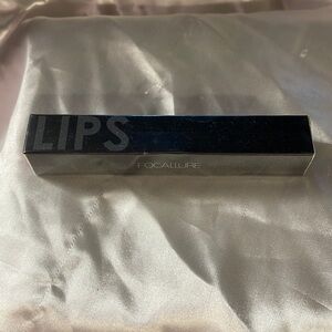 Focallure “Lips” #12 Rose Valet